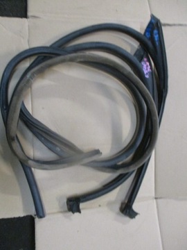 фото thumb №1, Прокладка двері ліва перед bmw e36 cabrio кремовий