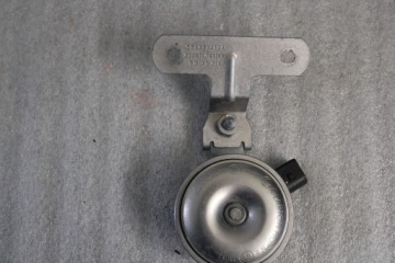 фото thumb №1, Кронштейн сигнал volkswagen оригінальний номер 5g0951101a