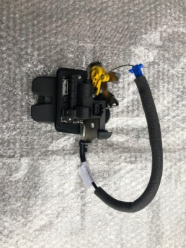 фото thumb №3, Audi q7 замок з доводчик кришки комплект 4m0827535