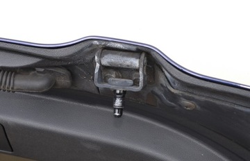 фото thumb №1, Mazda 5 i петля крышки багажника левый задняя