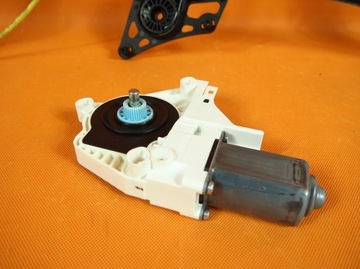 фото thumb №8, Audi q3 8u підйомник вікна перед правий двигунчик 8u0837462 / 8k0959802b