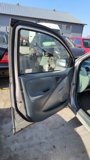фото thumb №4, Двері ліві перед 199 toyota yaris i