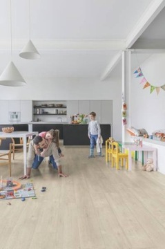 Panele Podłogowe Dąb ze śladami cięcia piłą Wodoodporne AC4 8 mm V4 1.84m2