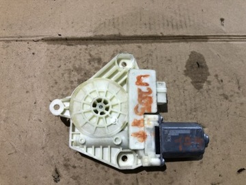 фото thumb №1, Двигунчик скла праві перед mercedes c клас w205