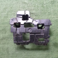 фото thumb №1, Напрямна бампера правий задня renault megane iv 4