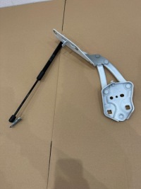 фото thumb №1, Volvo оригінальний номер 31356752 петля капот