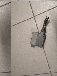 фото thumb №1, Амортизатор замка крышки багажника audi a8 d2