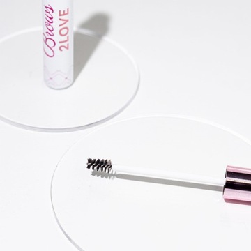 Brows2Love Zagęszczające serum do brwi z formułą FullBrow