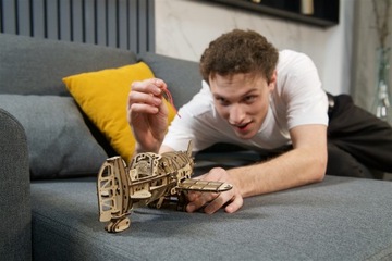 Самолет Mad Hornet UGEARS ДЕРЕВЯННАЯ МЕХАНИЧЕСКАЯ 3D МОДЕЛЬ ДЛЯ СБОРКИ