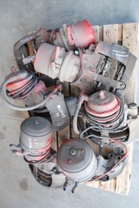 Суппорт тормозной перед задний  pomocnik premium dxi 13 Недорого, фото thumb