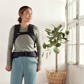 BABYBJORN ONE AIR CARRIER 3D MESH до 15 кг серый Леопардовые пятна
