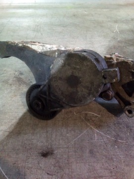 фото thumb №6, Лапи кронштейн 03g903143a audi a3 1.9 tdi