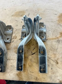 фото thumb №3, Петля капот правый левый jeep renegade usa 2015