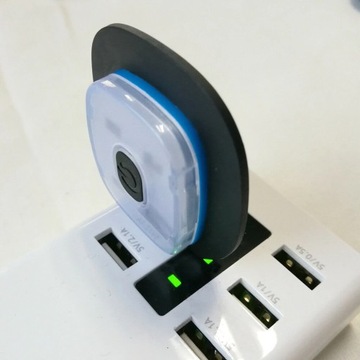 Зимняя шапка с фонариком и светодиодной лампой, заряжаемой через USB. До 3 режимов освещения.