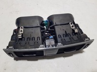 фото thumb №5, Mercedes w204 решётки решётка воздуховод средняя 2048305754