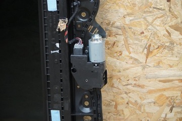 фото thumb №6, Панорама люк ролета 06702661380 maserati levante trofeo 19-