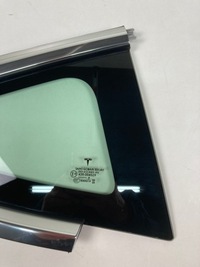 фото thumb №4, Скло кузовна права tesla 3