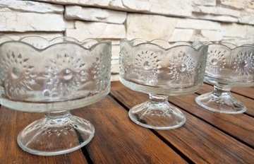 Стеклянные тарелки, чашки, сахарница, шоколадница, 4 шт.