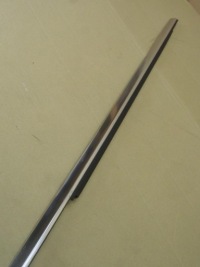 фото thumb №13, Mercedes w246 молдинг ущільнювач скло правий перед 2467250282