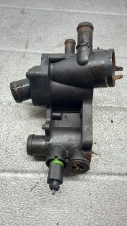 фото thumb №4, Корпус термостата vw golf iv 01r 1.6b