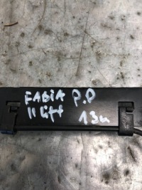 фото thumb №5, Клипса поперечина правый перед skoda fabia ii lift 5j0858472b
