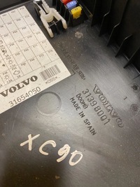 фото thumb №8, Volvo xc90 2018 крышка коробка предохранителей 31398001