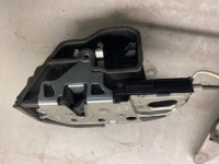 Bmw e60 e61 замок левый задний  доводчик soft close Цена, фото thumb