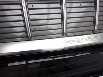 фото thumb №10, Audi e-tron 18-22 бампер перед переднє розпилювач pdc плита