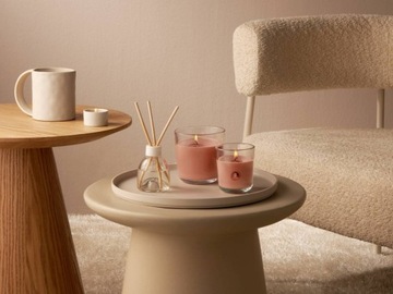 Świeca zapachowa w szkle 80/73 Bolsius True Scents LAWENDA - liliowa - 25h