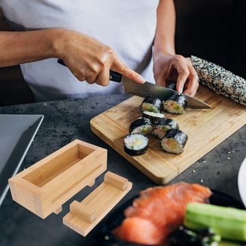 Prostokątny zestaw do formowania sushi. Narzę