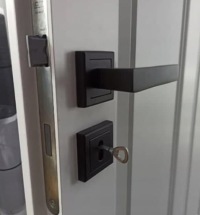 ДВЕРНЫЕ РУЧКИ ЧЕРНЫЕ ЭСКУЛАПЫ ВЫБОР КЛЮЧА ТУАЛЕТНАЯ ВСТАВКА