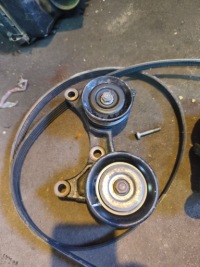 Corolla e12 02-03 натягувач ролик ремінь комплект  2.0 d4d Доставка, фото thumb