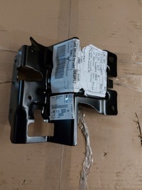 фото thumb №1, Peugeot 508 r.19 кронштейн замка капот 9813503680