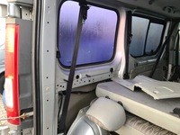 фото thumb №2, Гвинт штифт задньої полиці trafic vivaro master