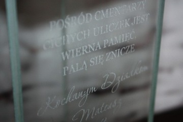 ZNICZ na grób kapliczka z napisem GRAWEREM dla Taty Mamy
