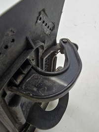 фото thumb №8, Заглушка кронштейн распылителя левая audi a5 8t 8t0955635 8t0807787