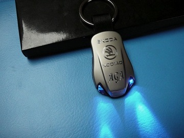 Светодиодный брелок SKODA FORD OPEL TOYOTA KIA BMW NISSAN MERCEDES VOLVO JEEP гравировка