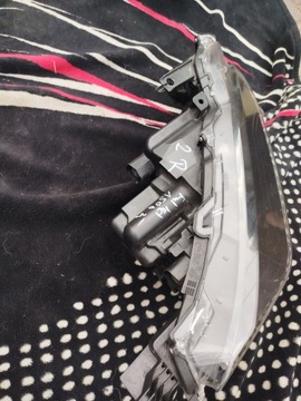 фото thumb №11, Лампы передние правые левая toyota yaris cross 24r ful led оригинальный