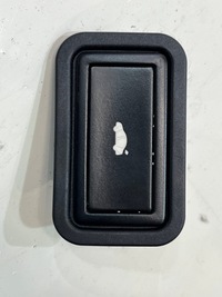 фото thumb №1, Кнопка открывания багажника audi a8 d4