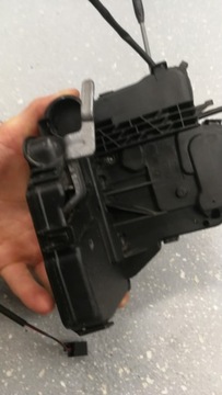 фото thumb №11, Mercedes w203 замок двері праві перед 2037200435