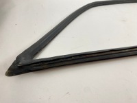 Прокладка скло ліва задня лівий задній бічна mercedes w124 універсал 1246700739 Ціна, фото thumb