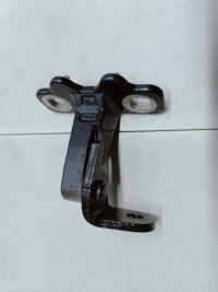 Купить Tesla model y my 20- петля дверь левый задний  верхний 1626077-00-c, фото thumb