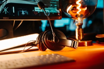 НАУШНИКИ ДЛЯ РАБОТЫ И УЧЕБЫ И ИГРЫ С ДЛИННЫМ КАБЕЛЕМ ДЛЯ РЕГУЛИРОВКИ МИКРОФОНА
