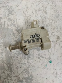 фото thumb №1, Привід кришка заливної audi a4 b6 8e0862153