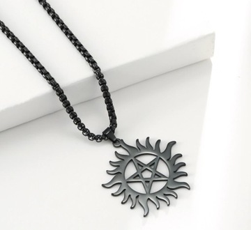 NASZYJNIK, TALIZMAN, pentagram CZARNY, słońce, M