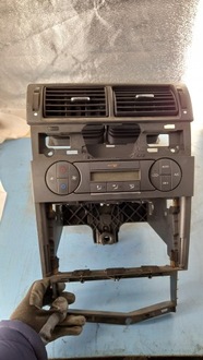 фото thumb №1, Рамка радио ford mondeo 2.0td 05r