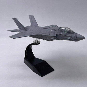 Модель самолета из сплава F 35 в масштабе 1/72