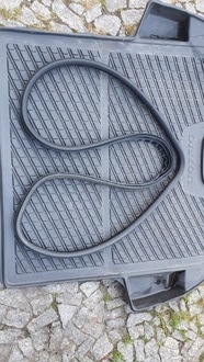 фото thumb №1, Volvo v50 04-12 прокладка кришки ніша багажника гарна