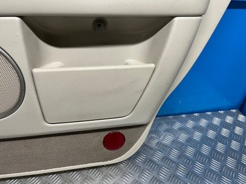 фото thumb №8, Navigator ii 03- боковина оббивка двері праві зад