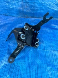 фото thumb №1, Кронштейн кронштейн renault megane v e-tech